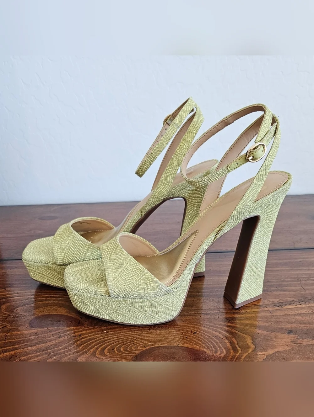 Gianni Bini Glitter Metallic Lime Green Platform Heels/Sandals Women's Size 7.5